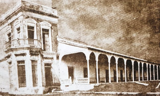 LA ESCUELA MODELO EN DOS TIEMPOS