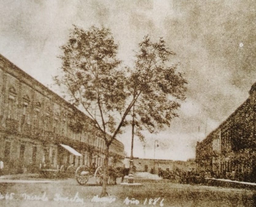 PASEO DE LAS BONITAS O CALLE ANCHA DEL BAZAR, EN DOS TIEMPOS