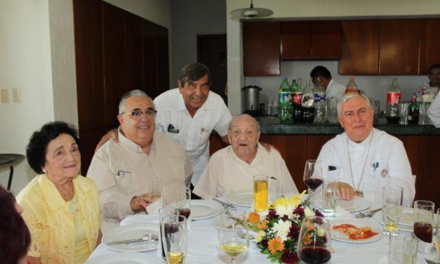 CUMPLEAÑOS DR. LUIS ALBERTO NAVARRETE RUIZ DEL HOYO