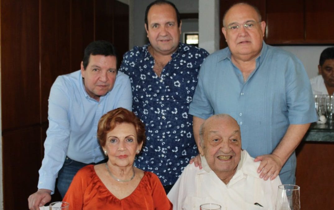 CUMPLEAÑOS DR. LUIS ALBERTO NAVARRETE RUIZ DEL HOYO