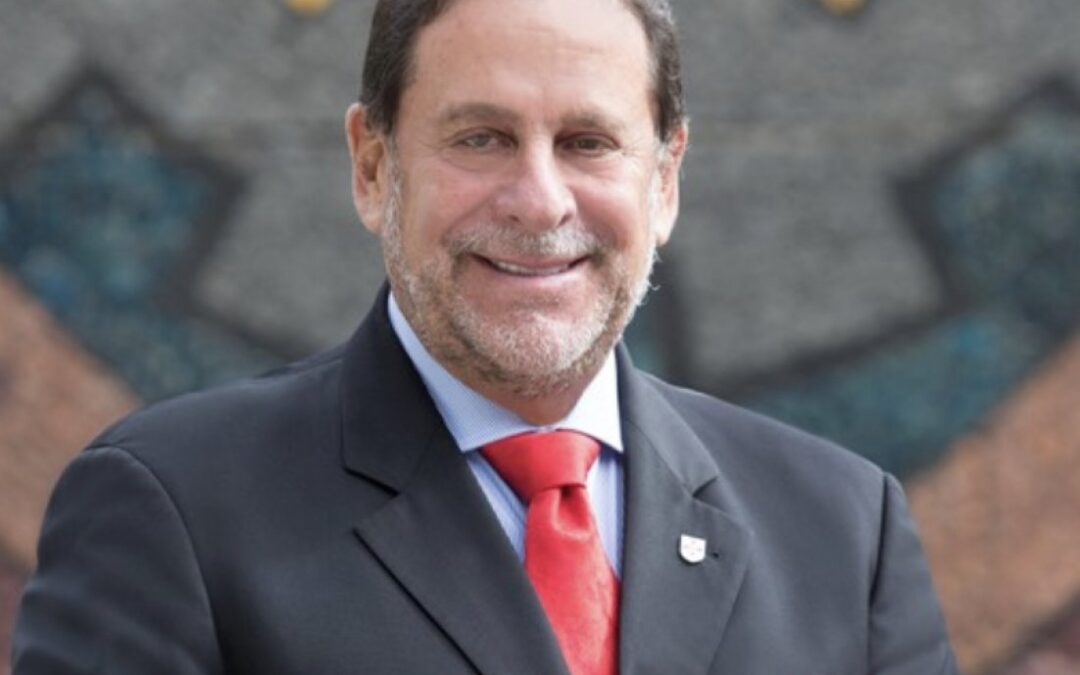 MANUEL DIAZ RUBIO EN UNA MESA  MEMORABLE