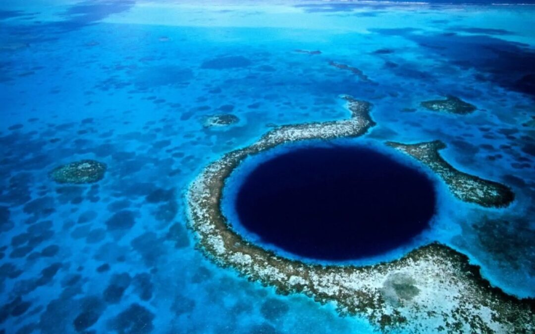 Descubren en Chetumal el segundo agujero azul más profundo del mundo
