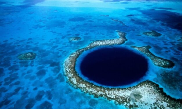 Descubren en Chetumal el segundo agujero azul más profundo del mundo