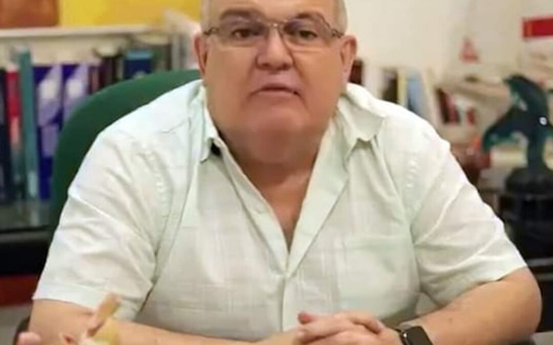 UN HOMBRE DE MENCIÓN HONORÍFICA